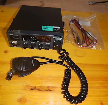 Tre CB Radio Vintage perfettamente funzionanti.