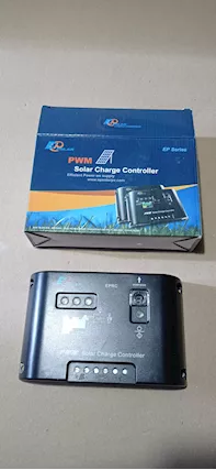 REGOLATORE di carica 10 Ampere per batteria 12 Volt