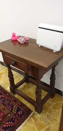 Tavolino in legno massello porta telefono