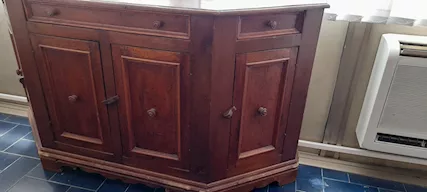 Mobili antichi in ottime condizioni in legno massello antico