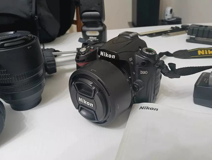 Foto 2Nikon D90 con 4 obiettivi e accessori vari, ottime condizioni