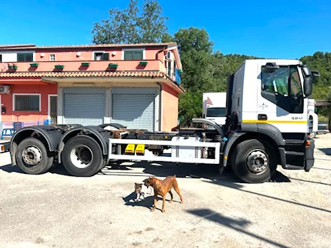 Camion Iveco Stralis 260s360 tre assi telaio