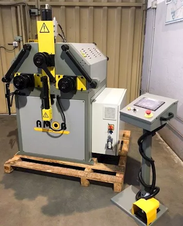 AMOB MAH40/3 CNC - Curvaprofilati nuova, precisione e versatilità