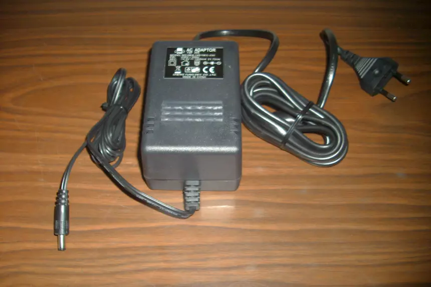 Alimentatore 14,5 V 1,5 A AC Adaptor TSF 305 Urmet, modello HKA