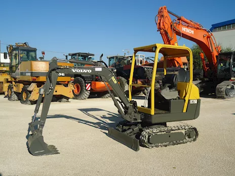 MINIESCAVATORE CINGOLATO VOLVO EC15B XTV Anno 2007, in buone condizioni - Foto 2