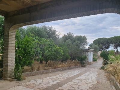 Casa indipendente con ampio giardino