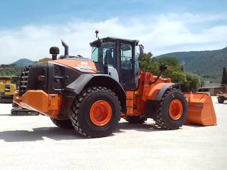 Pala gommata Hitachi ZW220-6 Anno 2019 Ore 10000, tipo Cummins - Anteprima 7