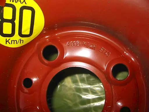 Ruotino rosso di scorta Fiat