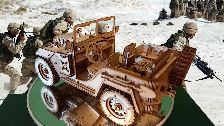 Foto 2Army Field Car Jeep anni '40 in legno, da tavolo, in 3D, prezzo non trattabile