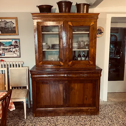 Antica credenza in noce Lastronata