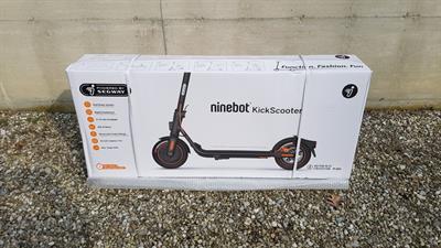 Monopattino elettrico nuovo motore da 350W, mod. F40E - Anteprima 1