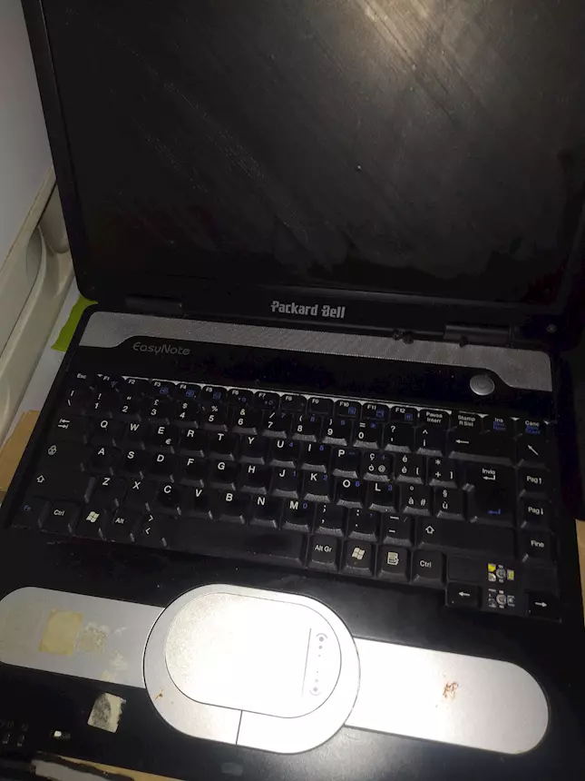 Foto 2Notebook portatile Packard Bell usato
