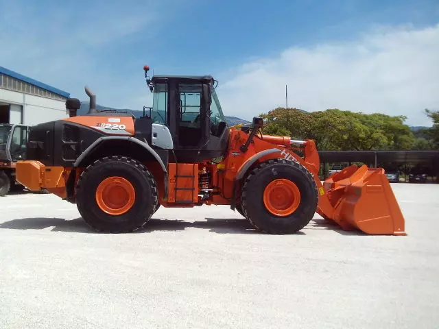 Foto 6Pala gommata Hitachi ZW220-6 Anno 2019 Ore 10000, tipo Cummins