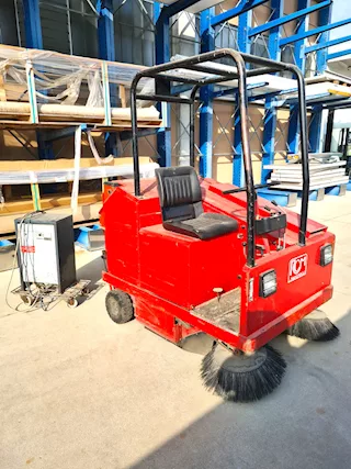 Spazzatrice industriale elettrica RCM usata