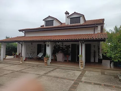 SI OSPITA PERSONA ANZIANAaUTOSUFFICIENTEinAMBIENTE FAMILIARE