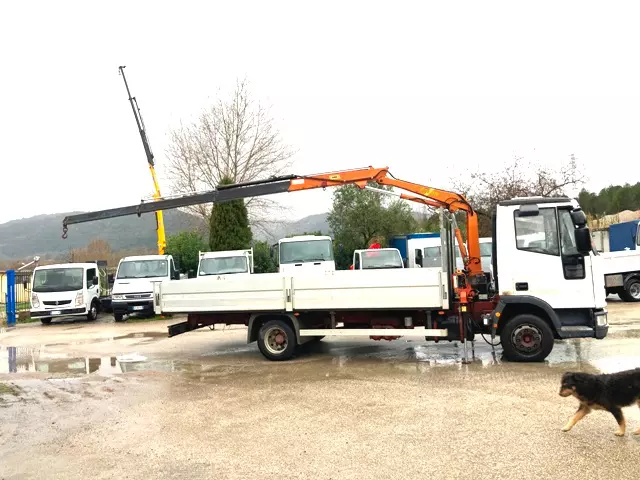 Foto 9Camion Iveco Eurocargo 75e15 cassone fisso e gru, marca stern