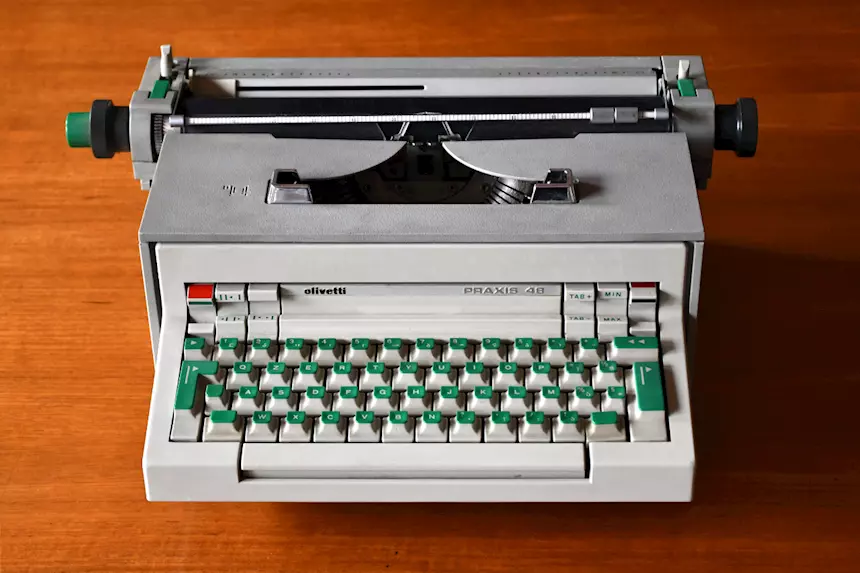 Macchina da scrivere di design Olivetti Praxis 48, in buone condizioni
