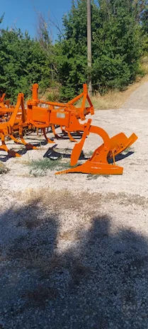 Aratro mono vomere da 50 cavalli in su-attacco 3°punto