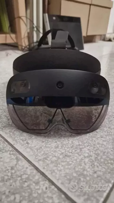 Microsoft HoloLens 2 praticamente nuovo con custodia