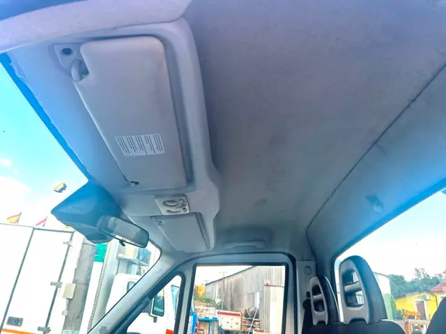 Foto 9Camion Marca Iveco Daily 35c15 ribaltabile Anno 2015 Km 411500