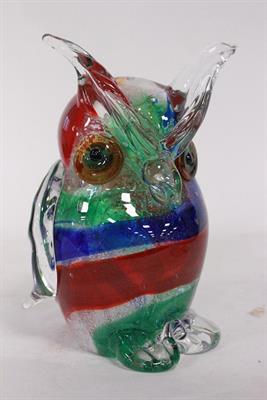 Scultura di gufo colorato