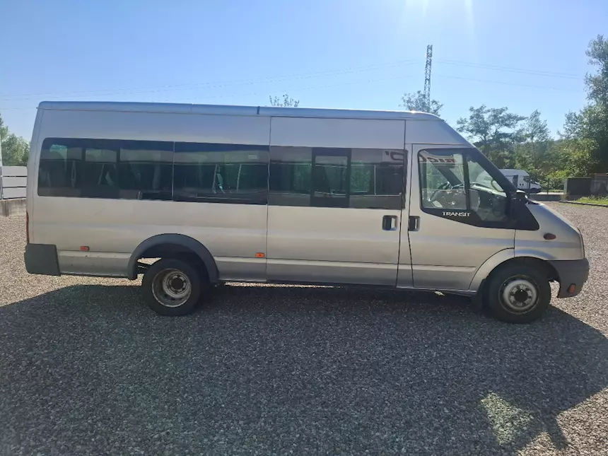 Vendo Ford Transit 16+1 posti Anno 2008 Km 453000 Euro 4, prezzo leggermente trattabile