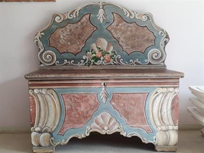 Cassapanca dipinta, Veneto, sec. 1700