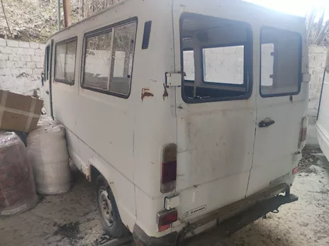 Mercedes-Benz 207 D 9 posti