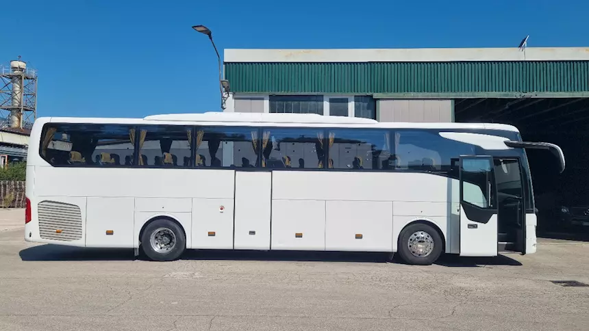 Foto 3Tourismo Euro 6 Marca Mercedes Anno 2018, cambio manuale
