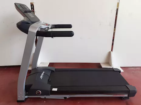 Asta - Tapis roulant Life Fitness
