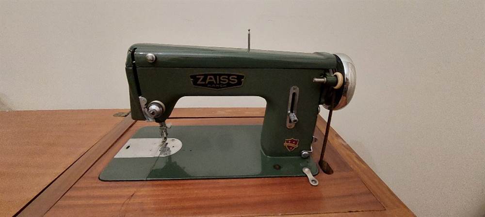 Macchina Cucire ZAISS nel suo mobile, in buone condizioni - Foto 2