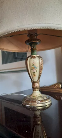 Lampada antica in legno dipinto a mano