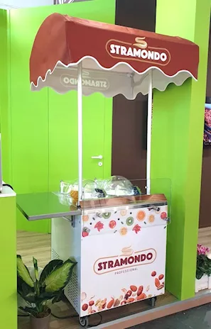 Gelateria carrellata con mantecatori