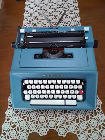 Macchina da Scrivere Olivetti Studio 46
