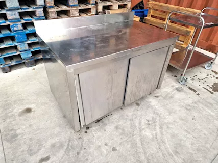Tavolo professionale inox chiuso usato