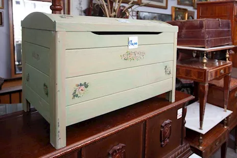 Baule con decorazioni floreali - 24893