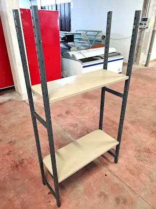 Scaffalatura in ferro usata