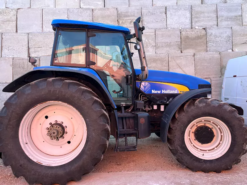 Foto 3Trattore usato Marca New Holland, mod. T190