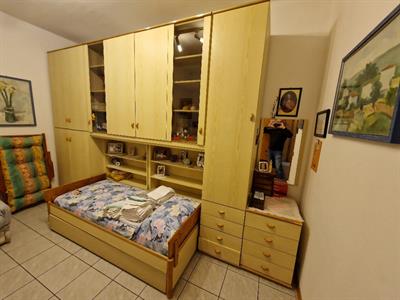 Cameretta con scrivania