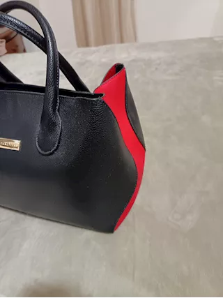 Borsa donna molto capiente con particolarità