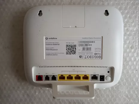 Modem Router Vodafone Station Revolution modello AHG2500 - Anteprima 3