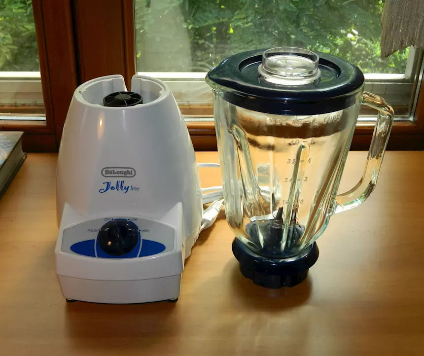 Frullatore DeLonghi a bicchiere, ottime condizioni