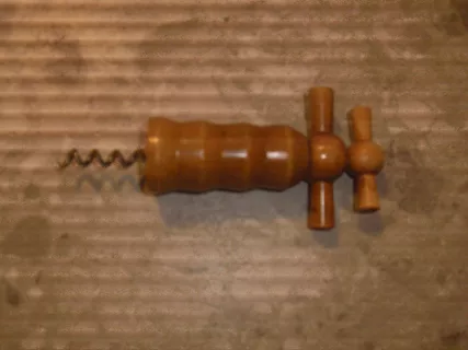 Cavatappi in legno d'olivo Fine anni sessanta.