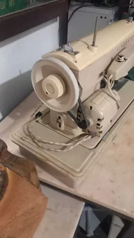 Macchina da Cucire Singer 267 Vintage, color crema, prezzo trattabile - Anteprima 3