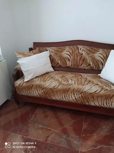 Divano primi 900 ritappezzato con