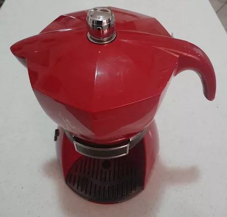 Mokona Bialetti cf44 per capsule funzionante fa un caffè all