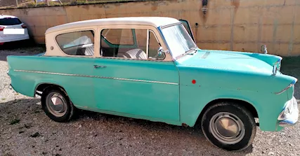 Ford Anglia Deluxe, 105/e del 1962, guida a destra