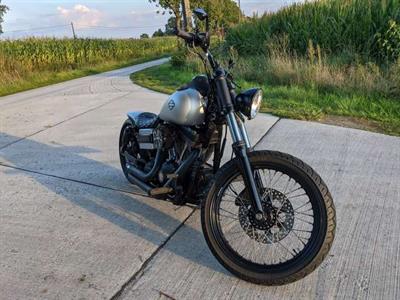 Harley-Davidson Dyna Street Bob - Foto 3