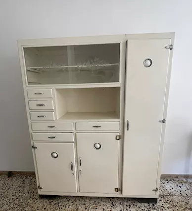Mobile da cucina antico