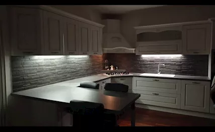 Cucina ad angolo con penisola